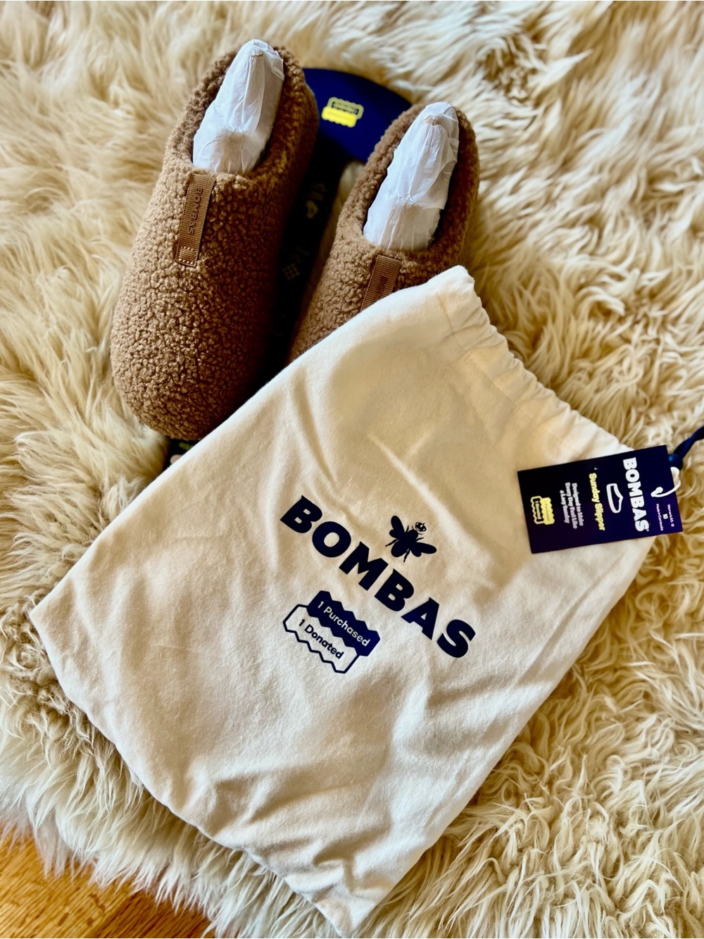 Bombas women Tan Sherpa Gripper Slipper Booties - Picture 4 of 5